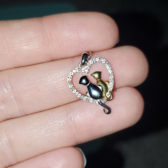 Two Cats in a Heart Necklace - Picture 3 of 4